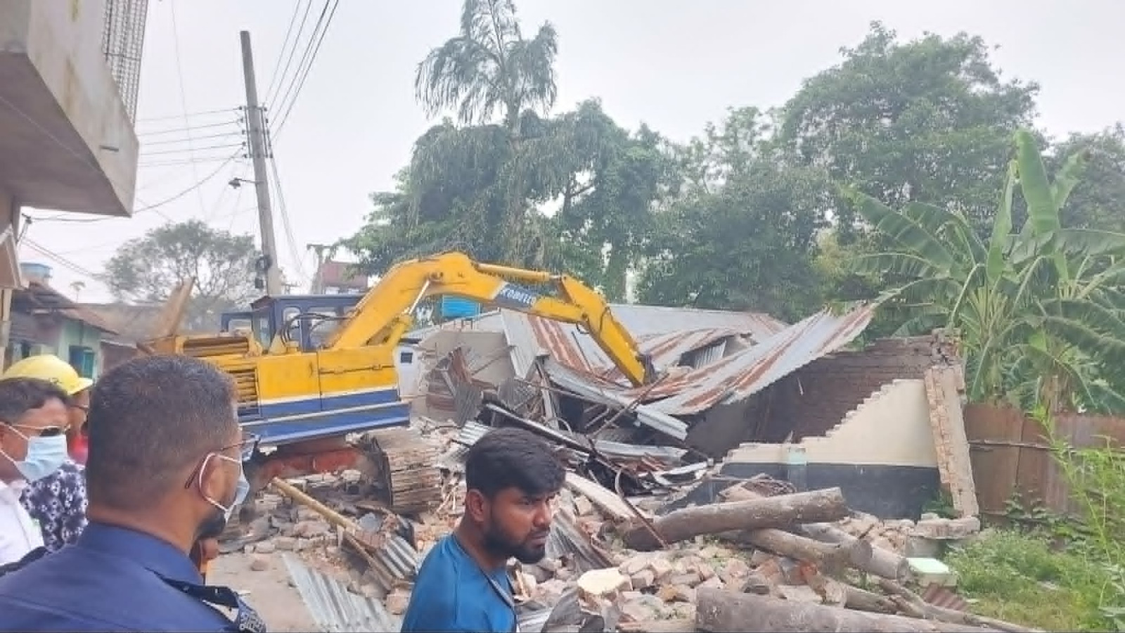 সৈয়দপুরে রেলওয়ের জলাশয় ও জমি থেকে অবৈধ স্থাপনা উচ্ছেদ